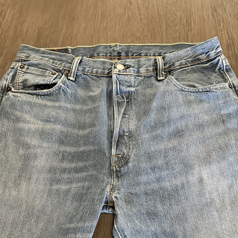 Levi's 501 Men Jeans 36W 32L Button Fly Blue Denim Mexico Measures 36W 30L - Picture 2 of 8